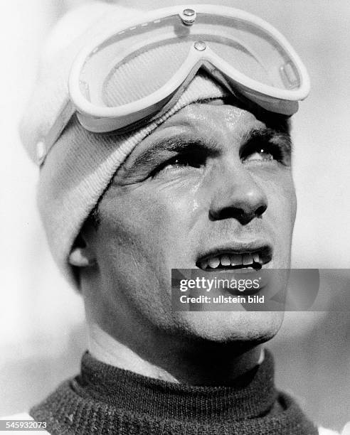 Sailer, Toni *-+Skirennlaeufer, Schauspieler, OesterreichDreifacher Olympiasieger 1956- Portrait, mit Skimuetze und Skibrille- 1958- Aufnahme: Jochen...