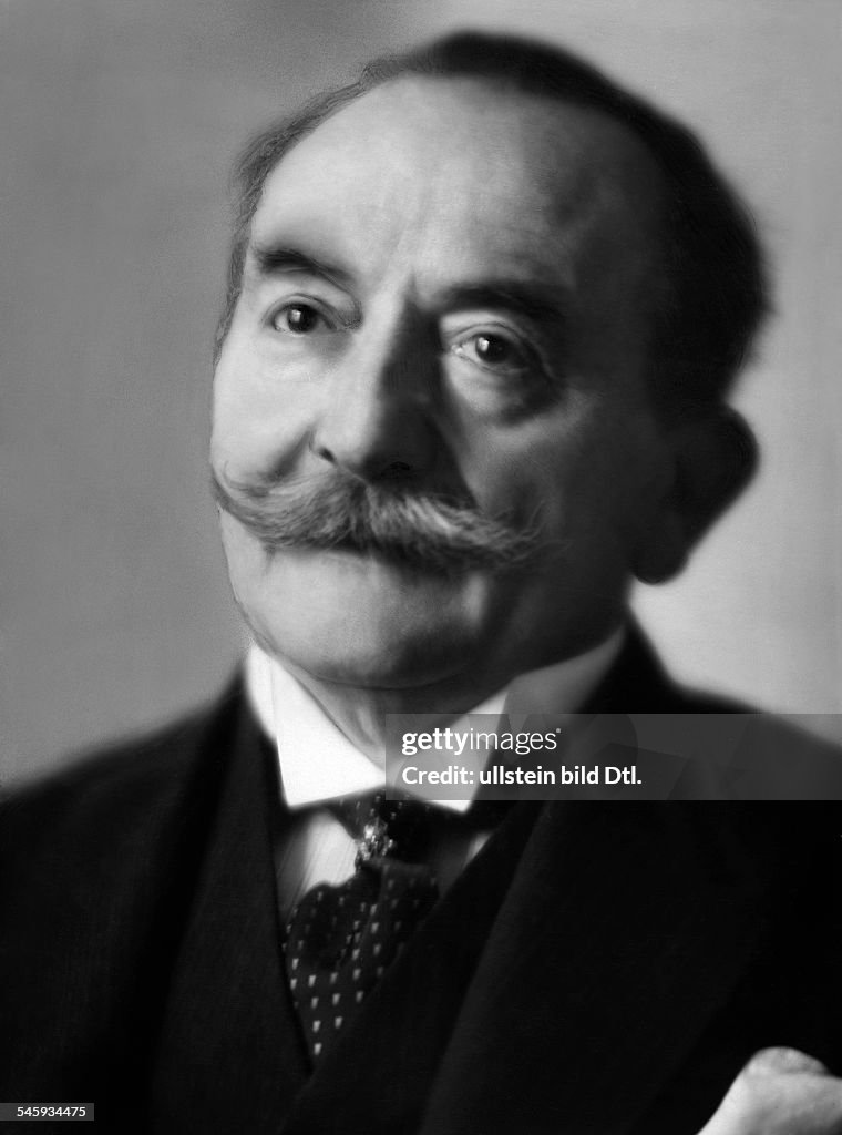 Hugo Raud Ruedel, Hugo - Conductor, Musician,... News Photo - Getty Images