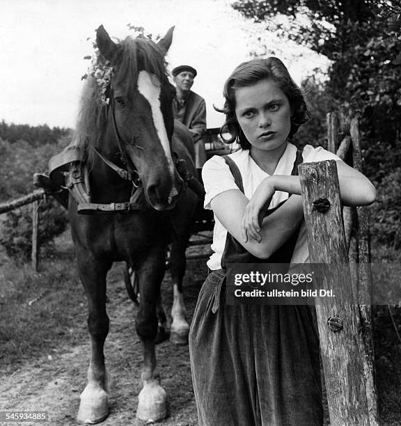 Jacobsson, Ulla - Actress, Sweden - *-+ Scene from the movie 'Hon dansade en sommar'' Directed by: Arne Mattsson Sweden 1951 Vintage property of...