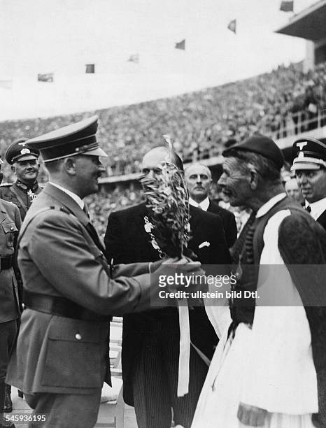 Olympic Games 1936 in Berlin - Hitler welcomes Spiridon Louis, Olympic champion marathon 1896