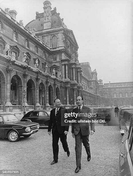 Giscard d'Estaing, Valèry *-Politiker, FrankreichStaatspraesident 1974-1981 - anlaesslich der Amtsuebergabe an Michel Debré , vor dem...