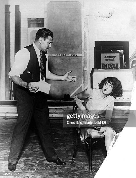 Jack Dempsey*24.06.1895-+Boxer, USAwith his wife, the actress Estelle Taylor during rehearsals.- 30ies