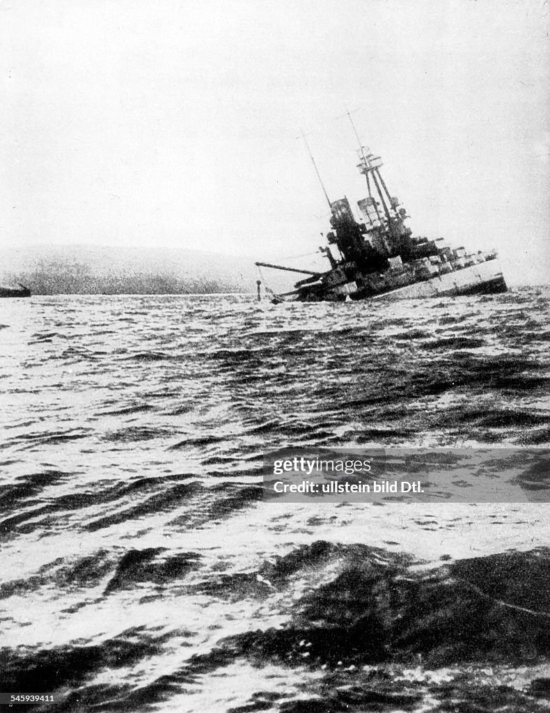 Internment of german high seas fleet at Scapa Flow (from 21.Nov.1918 on) - Scuttle of the fleet on June 21st 1919: Sinking ship of line 'Bayern'