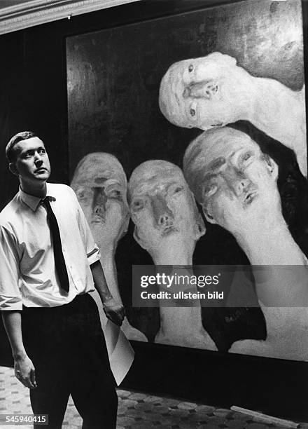 Georg Baselitz *-Maler, Bildhauer, DDer Galerist Michael Werner vor demÖlgemälde 'Oberon' von Baselitz. EEröffnung des 'Orthodoxen Salons'31.7.1964