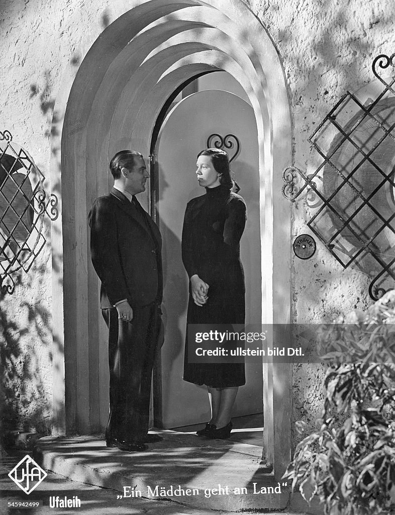 Flickenschildt, Elisabeth - Actress, Germany - *16.03.1905-16.10.1977+ Scene from the movie 'Ein Maedchen geht an Land' with Franz Arzdorf Directed by: Werner Hochbaum Germany 1938 Produced by: Universum Film AG Ufa-film Vintage property of ullstein