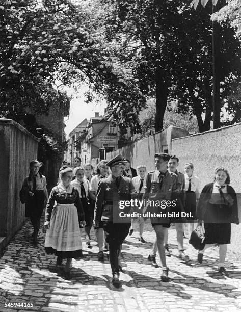 WW2 Historical Photo – Young Women Of Bund Deutscher Mädel (League Of German Girls) #2926