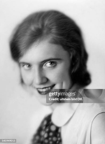 Malten, Felicitas - Actress, GermanyUSA*-+- Photographer: Lotte Jacobi- Portrait 1930