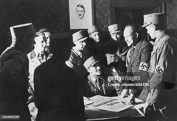 Der NSDAP - Ortsgruppenleiter vonGumpoldskirchen, Friedrich Taufratzhofer,der nach der Annexion Österreichs alsBürgermeister eingesetzt worden war,...