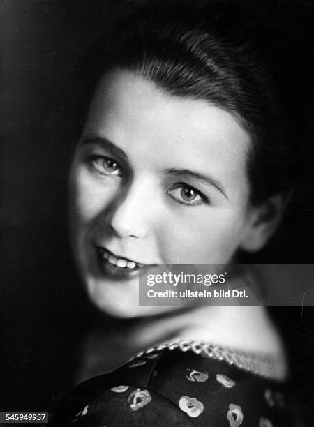 Hilde (Hildegard( Maroff*-+Schauspielerin, DPortrait- undatiert, vermutlich 1930Foto: Atelier Lotte Jacobi