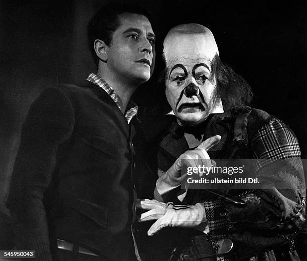 Soehnker, Hans - Actor, Germany - *-+ Scene from the movie 'Maenner muessen so sein' also known as: 'Men Are That Way' with Paul Hoerbiger Directed...