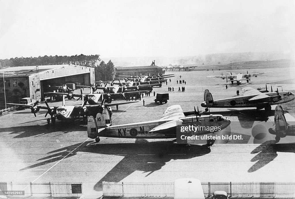Berlin Blockade Planes of the the type Avro 'York' at Gatow Airport (airport of the Royal Air Force)