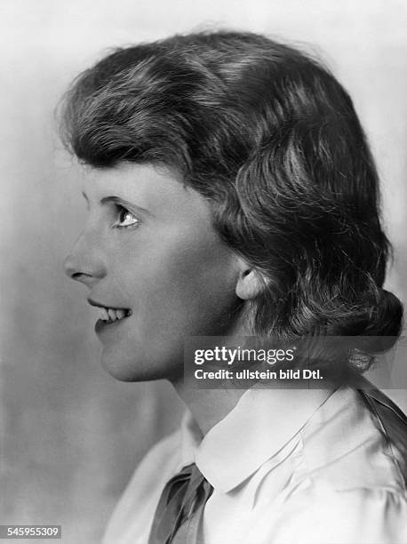 Hilde WenzelSchauspielerin, DPortrait im Profil- undatiert, vermutlich 1930Foto: Atelier Lotte Jacobi