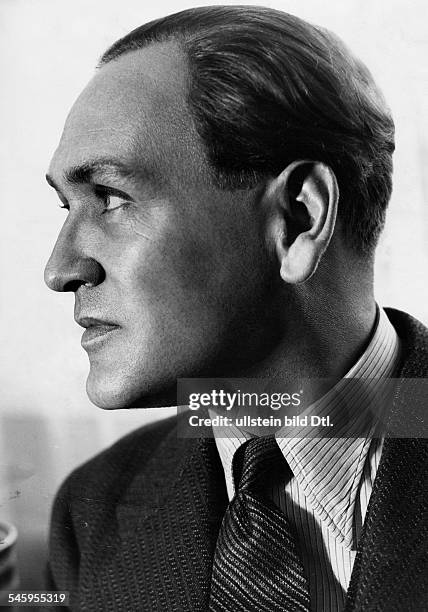 Rehmann, Hans - Actor, Switzerland*-+- Portrait, side-face- undated, around 1930s- Photographer: Atelier Jacobi - Published by: 'Tempo' Vintage...