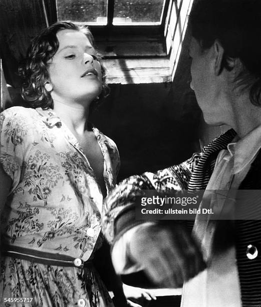 Jacobsson, Ulla - Actress, Sweden - *-+ Scene from the movie 'Hon dansade en sommar'' Directed by: Arne Mattsson Sweden 1951 Vintage property of...