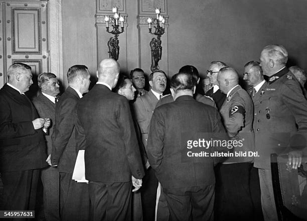 Germany, conference of the 'Reichskabinett', f.l.: Franz Guertner, state secretary OttoMeissner, Johann Ludwig Count Schwerin von Krosigk, Wilhelm...