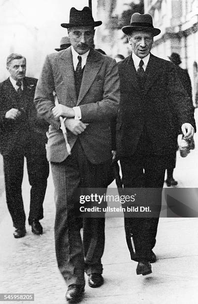 Sir Horace Wilson, Wirtschaftsberater derbritischen Regierung , nach einemEmpfang durch Adolf Hitler in derReichskanzlei in Berlin; Wilsonüberbrachte...