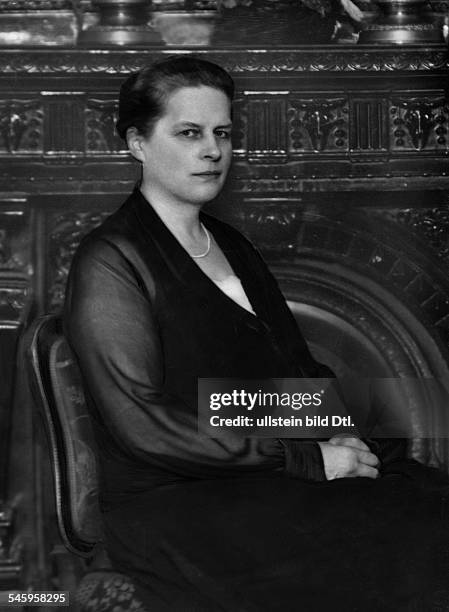 Irmgard Woit, Ehefrau des Gesandten Oskar Woit aus LettlandPortrait- undatiert, vermutlich 1929veröffentlicht: BZ Foto: Atelier Lotte Jacobi