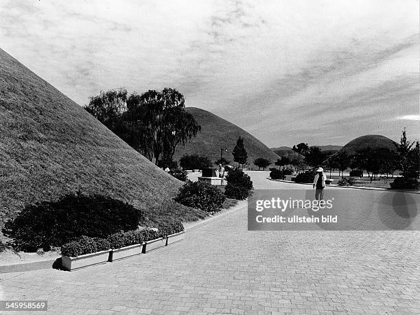 Königsgräber der Silla-Dynastie imTumulus-Park von Kyongju- 1987