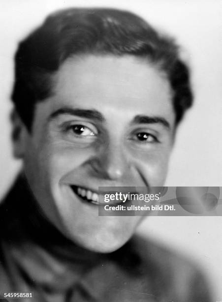 Schauspieler, Filmschauspieler, Stummfilmschauspieler CZ / ATPorträt um 1930Foto: Atelier Lotte Jacobi
