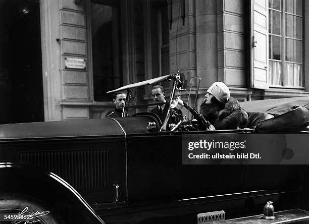 Andra, Fern - Actress, USA - *24.11.1894-+ - in a cabriolet - 1926 Vintage property of ullstein bild