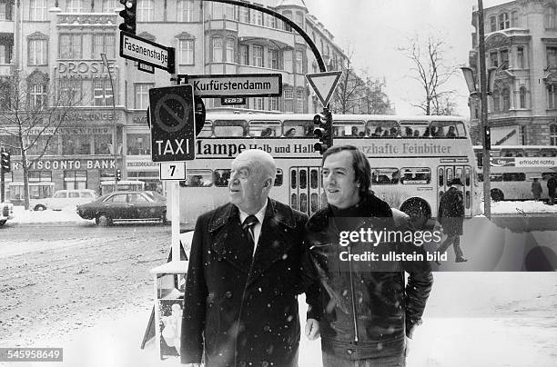 Preminger, Otto *-+Regisseur, Produzent, Oesterreich/ USA- mit Sohn Erik in Berlin auf demKurfuerstendamm/Ecke Fasanenstrasse- 1973