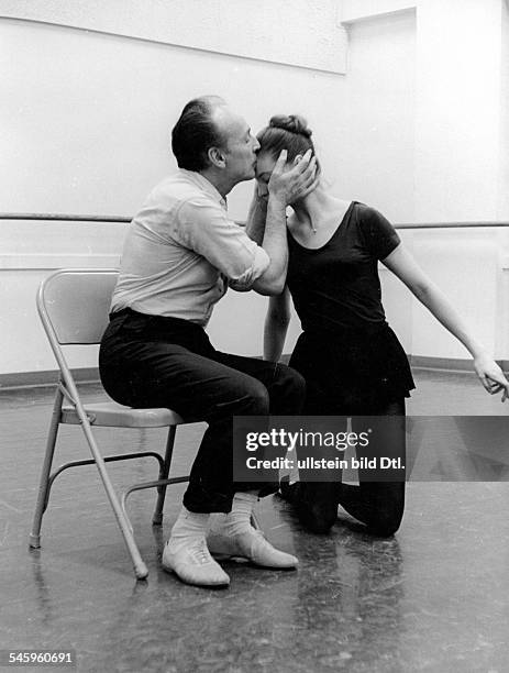 George Balanchine, Balett Choreographer, USA- is kissing prima ballerina Suzanne Farrell