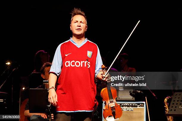 Kennedy, Nigel - Musician, Violinist, UK - performing with 'Orchestra of Life' in Berlin, Germany, Philharmonie