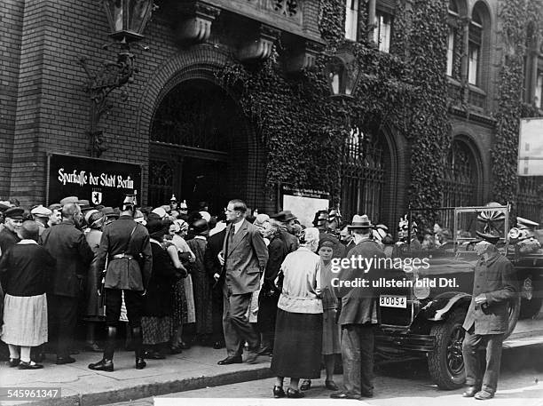 Great Depression 1929-32 - Bank Panic , 1931. / Crowd outside of a bank at Berlin, Germany, during the financial crisis. Photographed 13 July 1931.