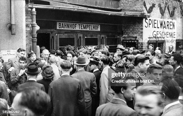 Streik der Reichsbahn-Eisenbahner inBerlin unter Führung der'Unabhängigen Gewerkschaftsopposition' für die Auszahlung des Lohnsmit der in Berlin neu...