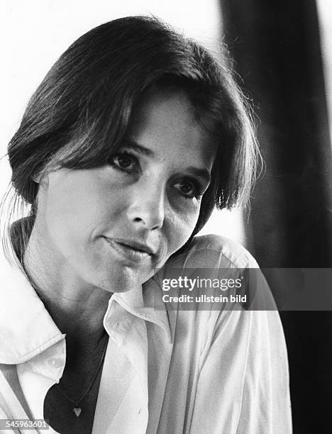 Eva Rentz Eva Renzi Photos and Premium High Res Pictures - Getty Images