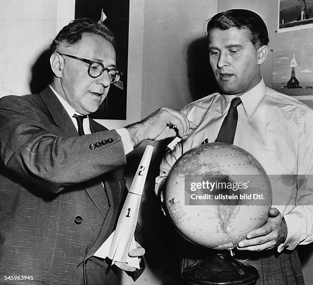 Willy Ley Rockets 50 Raketenforscher Stock Photos, High-Res Pictures, and Images - Getty ...