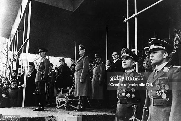 König von Rumänien 1927-1930sowie 1940-1947Parade aller Waffengattungen in Bukarest anlässlich des Namenstages des Königs in Anwesenheit...