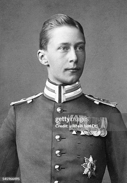 Preussen, Friedrich Wilhelm Prinz von*06.05.1882-+Kronprinz Wilhelm des Deutschen Reiches und von PreussenPorträt in Uniform- 1903- Aufnahme: Julius...