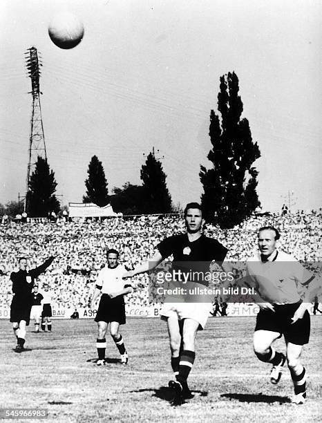 World Cup in Switzerland First round, Group 2 in the Sankt-Jakob Stadium in Basel: Hungary - Germany 8 - 3 - scene of the match, from left: referee...