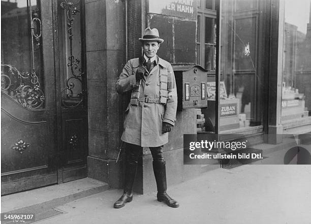 Ein Zivilist als Posten der Regierungstruppen - 1919Foto: A.+E. Frankl