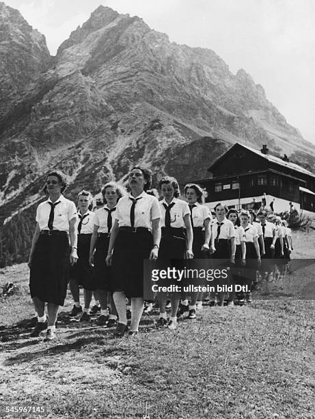Ferienlager des BDM-Gaues Hochland auf der Marienbergalmüber dem Fernpass in Tirol- 1941