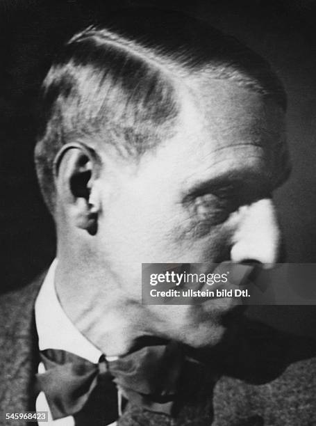 Max Terpis, *01.03.1889-+, nee: Max Pfister, dancer, choreographer, Switzerland, portrait, date unknown, probably 1929, published in Zeitbilder...