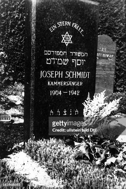 Sänger, Opernsänger, Tenor, Rumänien Grab von Joseph Schmidt auf dem Jüdischen Friedhof Unterer Friesenberg in Zürich in der Schweiz- 1953