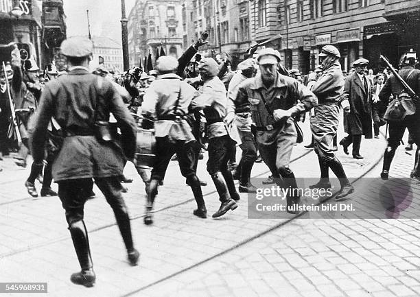 Germany, Weimar RepublicClashes between communists and police forces during a demonstration in Berlin - Pentecost 1927