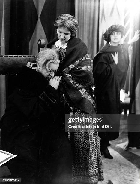 Jannings, Emil - Actor, Germany - *23.07.1884-+ Scene from the movie 'Algol' take with Emil Jannings and Erna Morena Directed by: Hans Werckmeister...