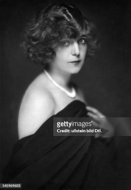 Nissen, Aud Egede*30.05.1893-+Schauspielerin, Stummfilmschauspielerin, NorwegenPorträt - schulterfrei mit Perlenketteveröffentlicht: Dame...