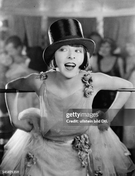 Leen MOOREeigentlich Kathleen Morrison*-+Schauspielerin, Stummfilmstar, USAPortrait mit Zylinder- 1926Aufnahme: Paul D. Miller