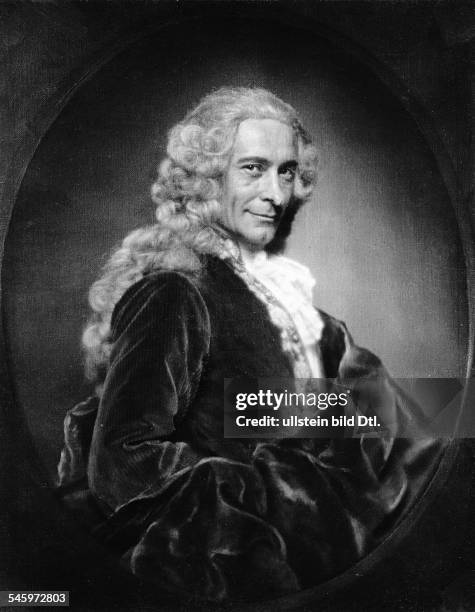 Abel, Alfred *12.03.1879-+Actor, Germany- knee-length portrait, as 'Voltaire' with wig- 1922- photographer: Karl Schenker