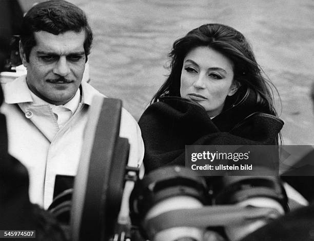 Schauspieler, Ägyptenmit Anouk Aimee im Film `Ein Hauch vonSinnlichkeit` R.: Sidney LumetUSA 1968