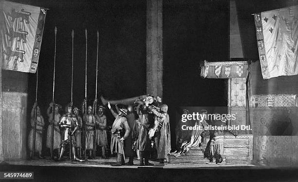 Moissi, Alexander *02.04.1879-+Actor, Albania/AustriaMoissi in the closing scene of William Shakespeare's play 'Hamlet', Deutsches Theater...