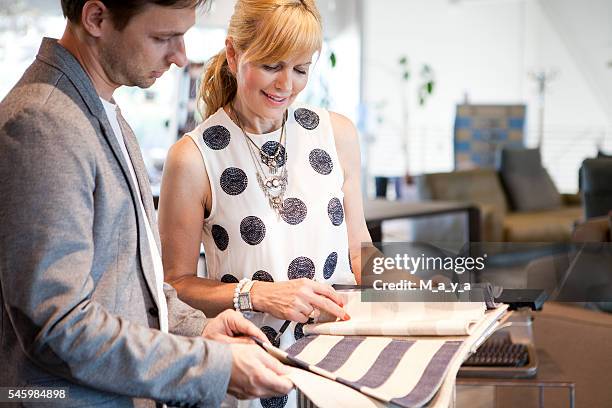 talking to customer in furniture store - loja de móveis imagens e fotografias de stock
