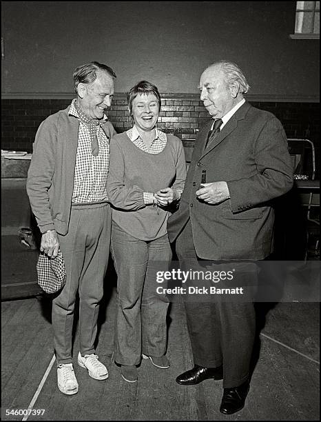 Actors John Mills and Judi Dench with author JB Priestley during rehearsals for a musical version of his novel 'The Good Companions', London, 1974.