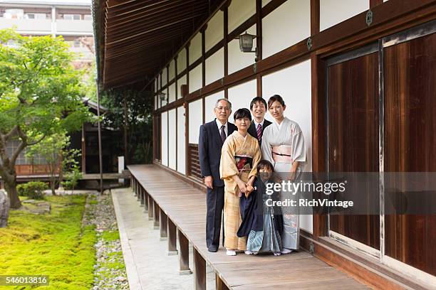 japanese family at chion-ji temple celebrating shichigosan - shichi go san stock pictures, royalty-free photos & images