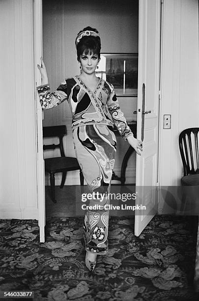 Italian actress Gina Lollobrigida wearing a skirt and blouse designed by Emilio Pucci, 8th June 1967.