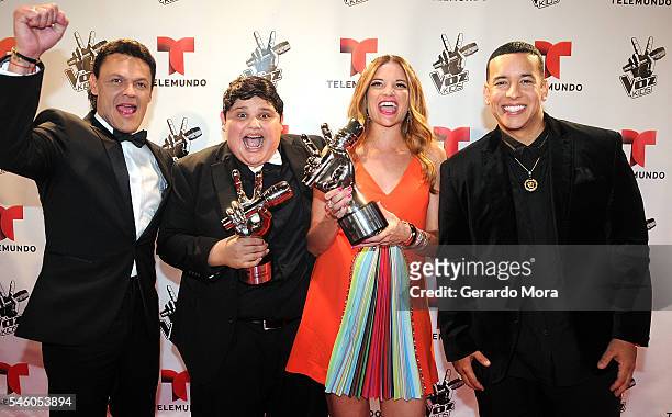 La Voz Kids" winners Christopher Rivera and singer Natalia Jimenez pose with coaches Pedro Fernandez and Daddy Yankee after Telemundo "La Voz Kids"...